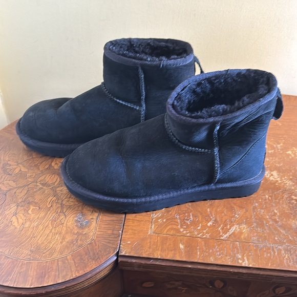 Short Ugg Boots - Picture 2 of 5
